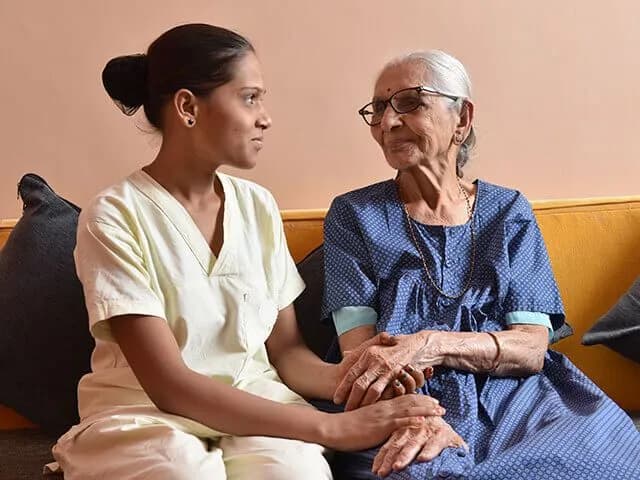 7 Critical Signs Your Elderly Parent Needs a Full-Time Caregiver